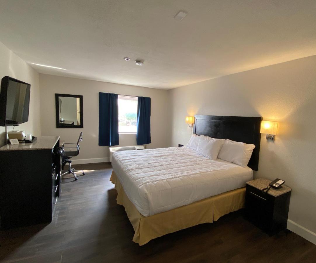 Baymont By Wyndham Del Rio Hotel Eksteriør billede
