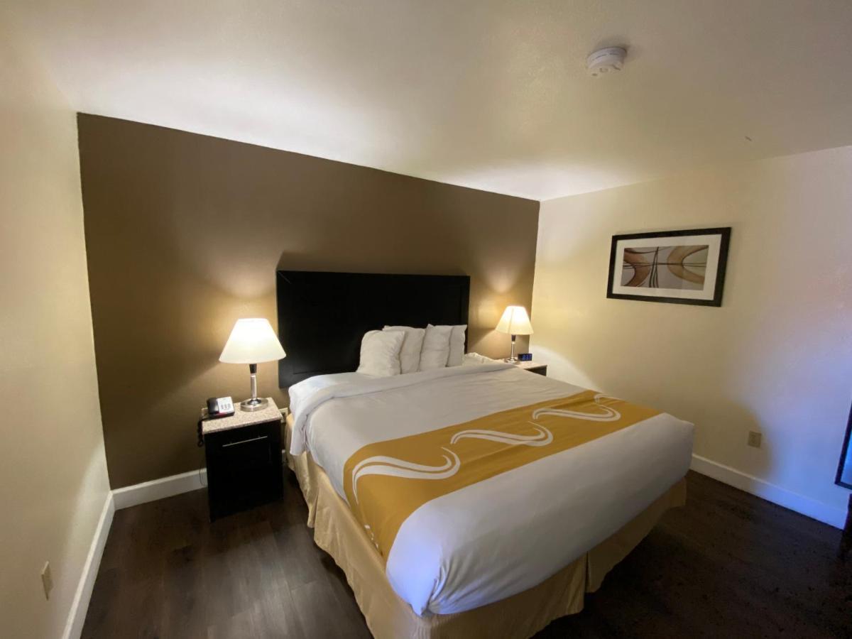Baymont By Wyndham Del Rio Hotel Eksteriør billede